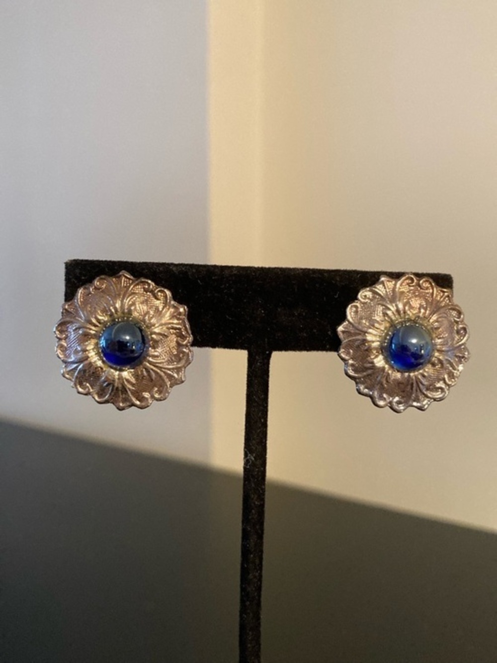 Silver Floral Blue Center Stud Earrings clip on